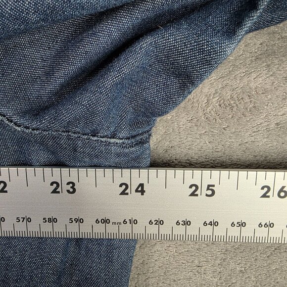 Womens Chico's Blue Denim Shirt Button Down Front Pockets 100% Cotton Size 4.5 - Picture 6 of 8